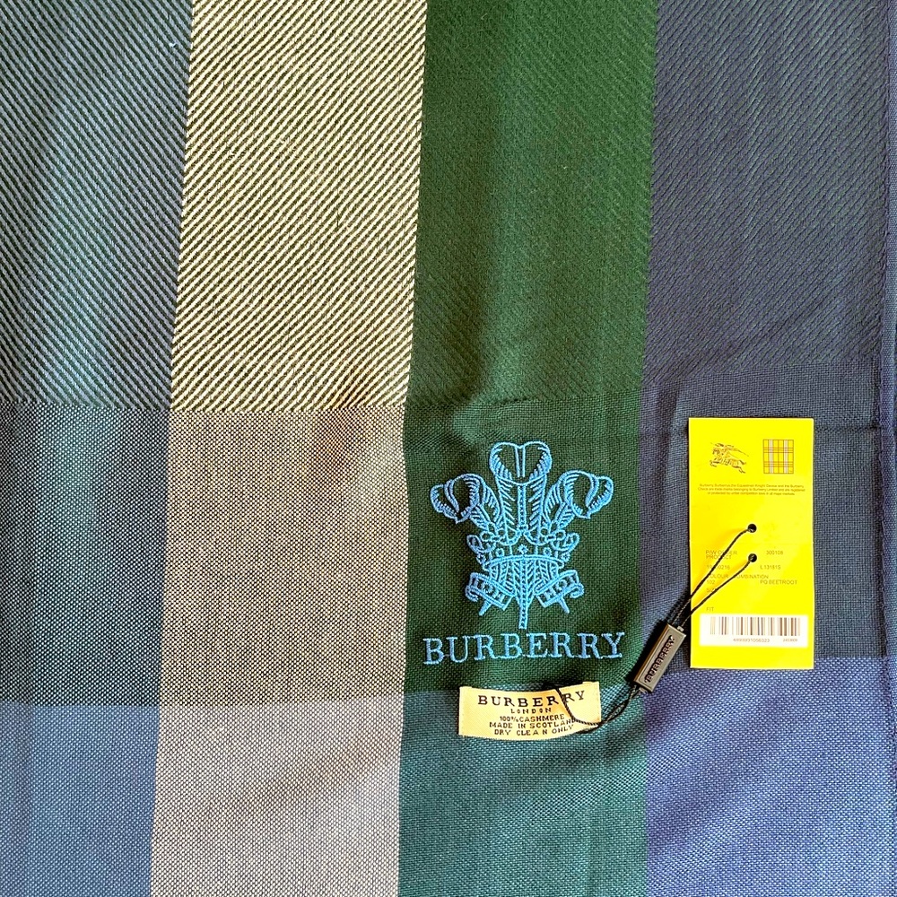 BURBERRY Wraparound Scarf 🧣